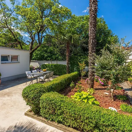 Apartament Cozy Nur 350 Meter Zum Sandstrand Mit Privater Terrasse Und Mediterranem Garten Crikvenica