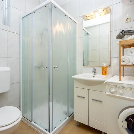 Apartament Cozy Nur 350 Meter Zum Sandstrand Mit Privater Terrasse Und Mediterranem Garten Crikvenica