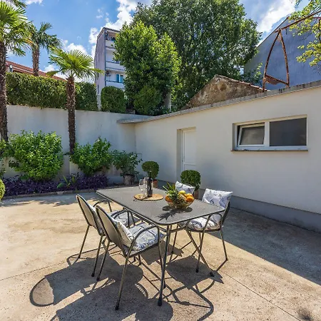 Cozy Nur 350 Meter Zum Sandstrand Mit Privater Terrasse Und Mediterranem Garten Crikvenica