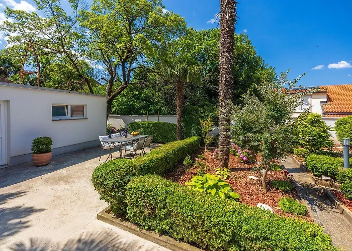 Apartman Cozy Nur 350 Meter Zum Sandstrand Mit Privater Terrasse Und Mediterranem Garten Crikvenica