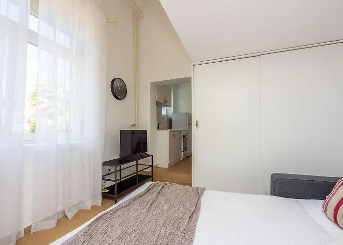 Cozy Nur 350 Meter Zum Sandstrand Mit Privater Terrasse Und Mediterranem Garten Apartman Crikvenica