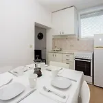 Cozy Nur 350 Meter Zum Sandstrand Mit Privater Terrasse Und Mediterranem Garten Apartman *