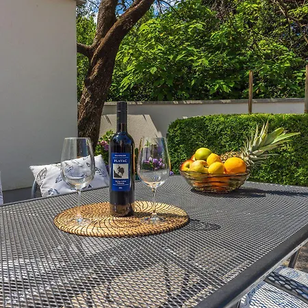 Cozy Nur 350 Meter Zum Sandstrand Mit Privater Terrasse Und Mediterranem Garten Lejlighed Crikvenica