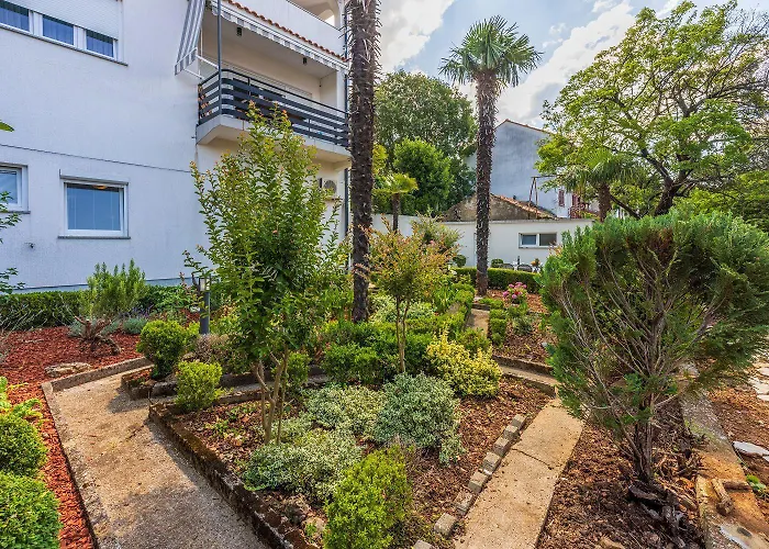 Διαμέρισμα Cozy Nur 350 Meter Zum Sandstrand Mit Privater Terrasse Und Mediterranem Garten Crikvenica